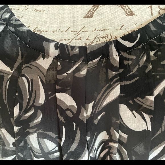 Liz Claiborne Flounce Floral Top - Picture 7 of 13